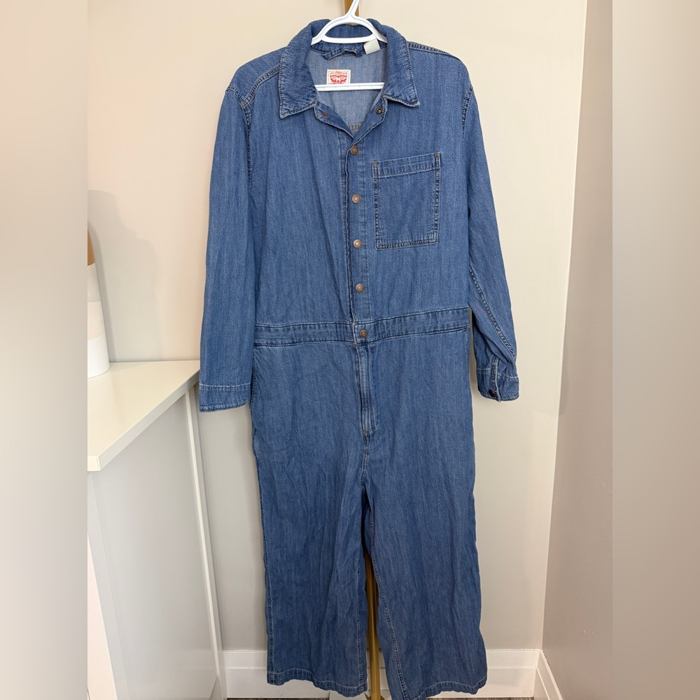 LEVI’S DENIM JUMPSUIT - CROPPED.